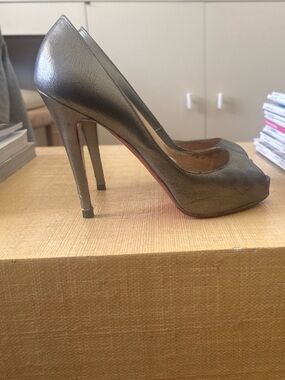 Christian Louboutin Lady Peep Metallic Pewter Platform Pumps Red Sole 37.5